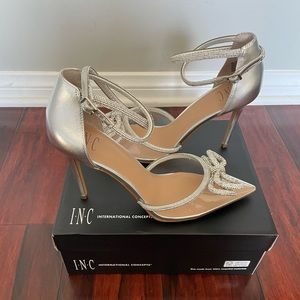I.N.C. International Concepts Clear Pumps